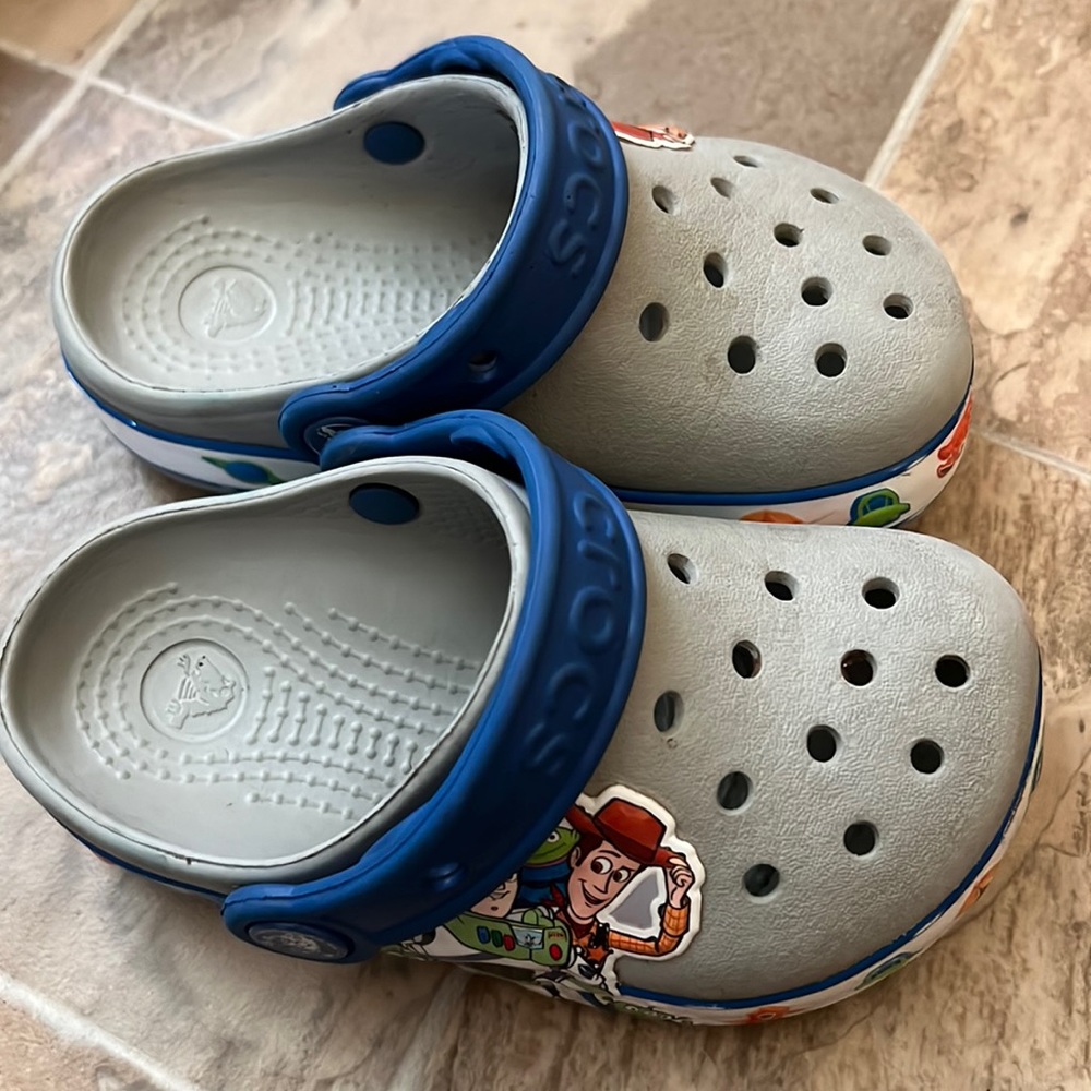 Toddler crocs
